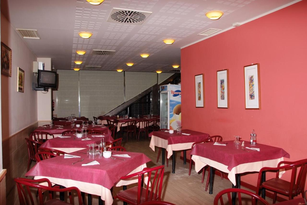 Hostal Restaurante Baraka Alagon Exterior photo